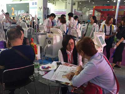 济南美容展会~~宏强美容仪器今天开始了